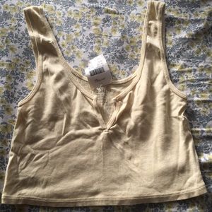 Light yellow crop top ! Perfect for summer!💛